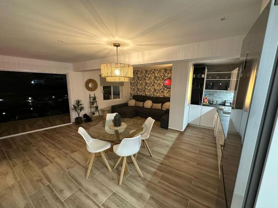 Waterfront 3 Bed Apartment, 90M From The Beach Platja de Larenal Exteriör bild