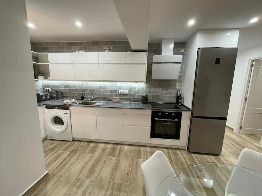 Waterfront 3 Bed Apartment, 90M From The Beach Platja de Larenal Exteriör bild