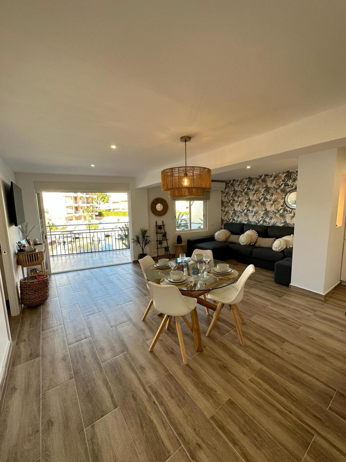 Waterfront 3 Bed Apartment, 90M From The Beach Platja de Larenal Exteriör bild