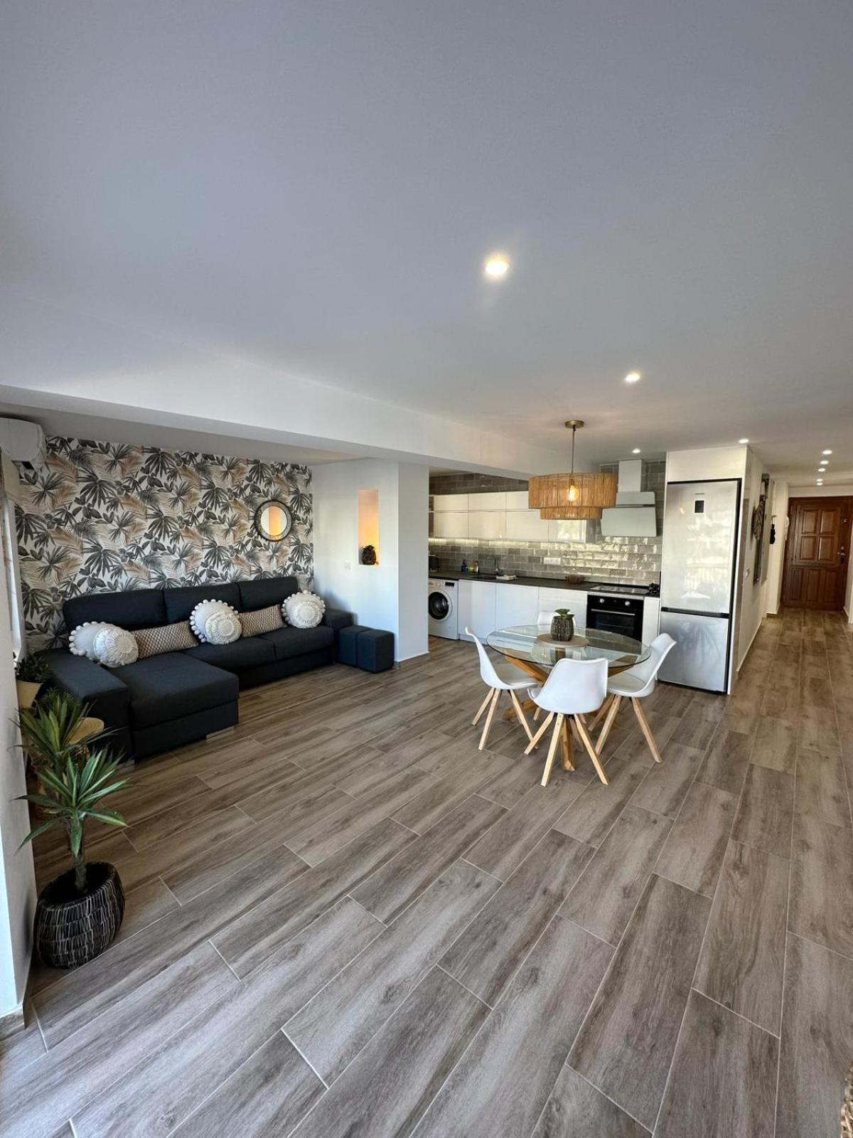 Waterfront 3 Bed Apartment, 90M From The Beach Platja de Larenal Exteriör bild
