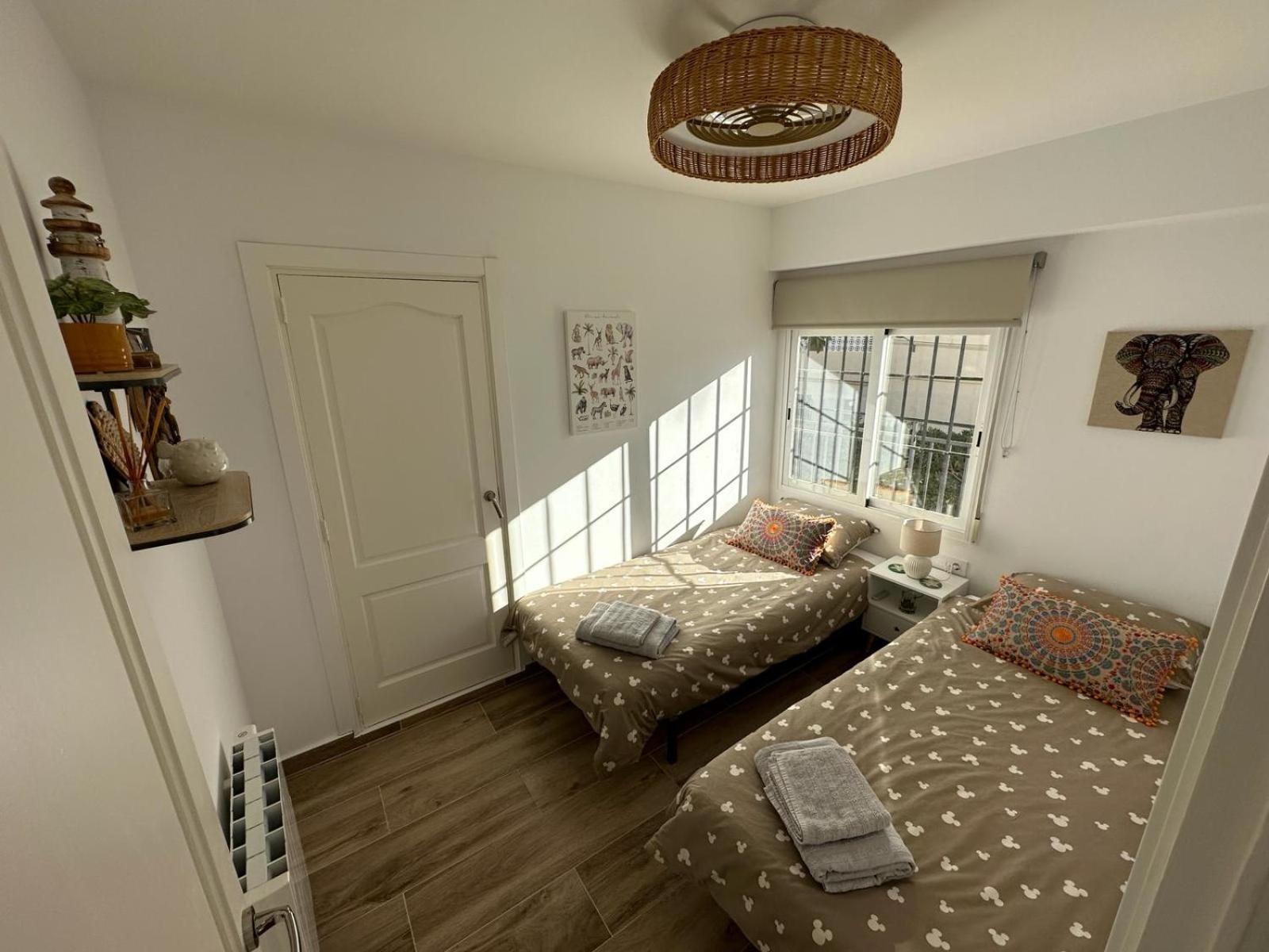 Waterfront 3 Bed Apartment, 90M From The Beach Platja de Larenal Exteriör bild