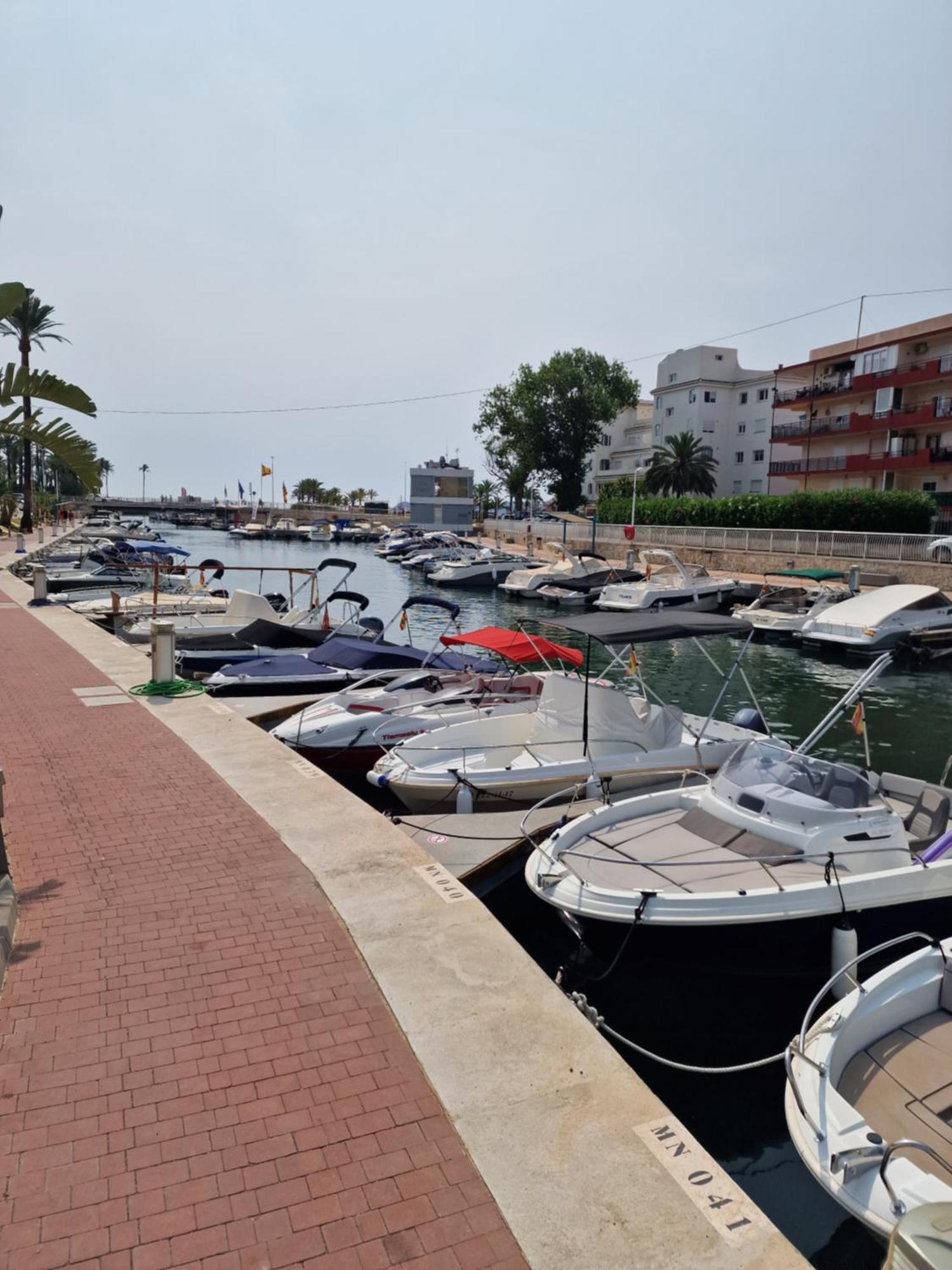 Waterfront 3 Bed Apartment, 90M From The Beach Platja de Larenal Exteriör bild