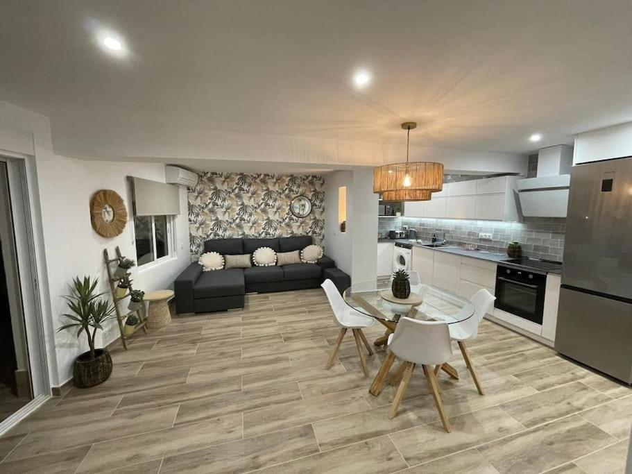 Waterfront 3 Bed Apartment, 90M From The Beach Platja de Larenal Exteriör bild