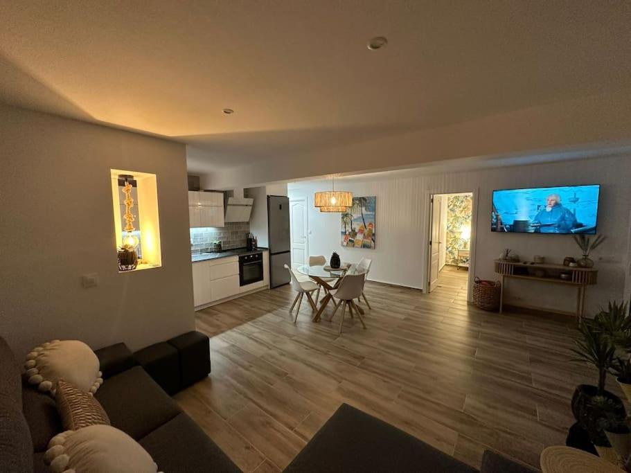 Waterfront 3 Bed Apartment, 90M From The Beach Platja de Larenal Exteriör bild