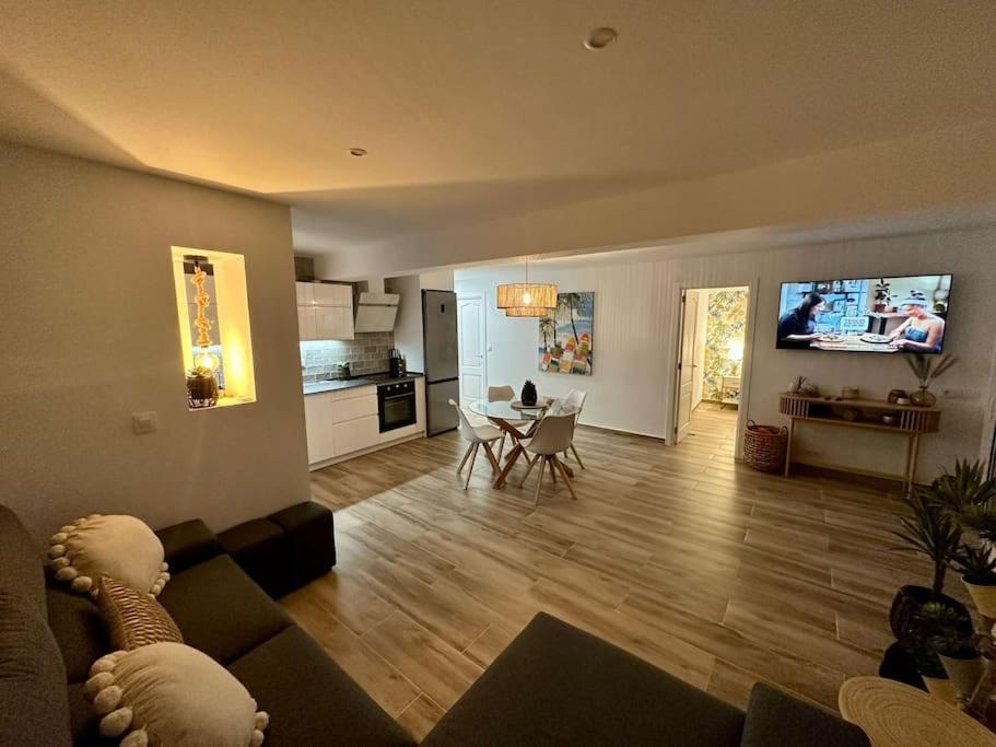 Waterfront 3 Bed Apartment, 90M From The Beach Platja de Larenal Exteriör bild